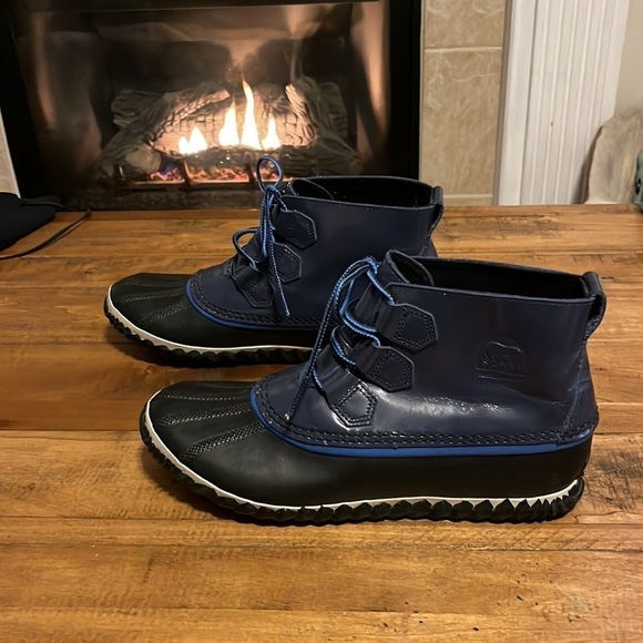 SOREL rain boots - Picture 3 of 10